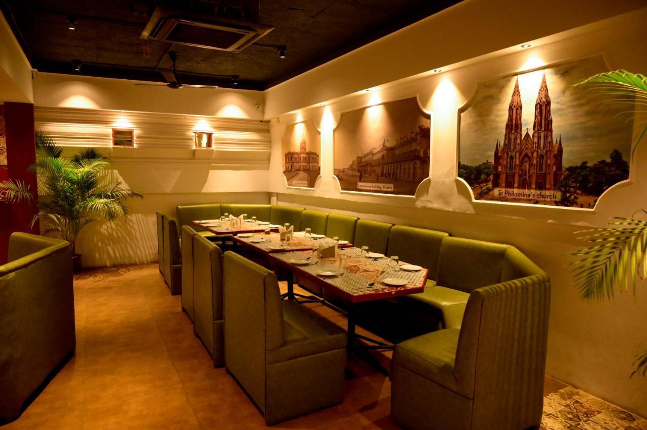 Maya'S Kings Kourt Mysore Buitenkant foto